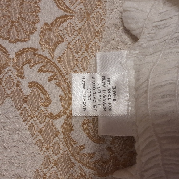 SOFT SURROUNDINGS - WHITE  Front Tie Keyhole Style Tank -  Size 17" Wide (L) - Picture 5 of 8